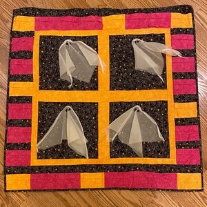Quilted Wall Hanging Halloween Decoration Ghosts 80 x 80